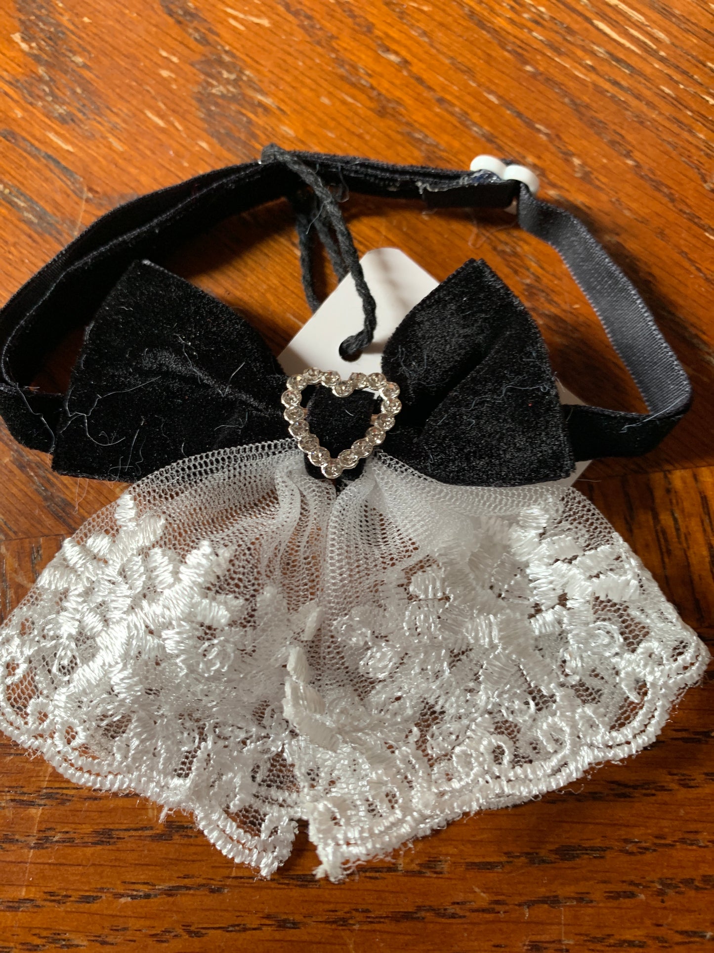 Heart lace bow