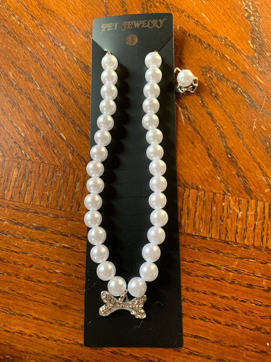 Pet pearl necklace